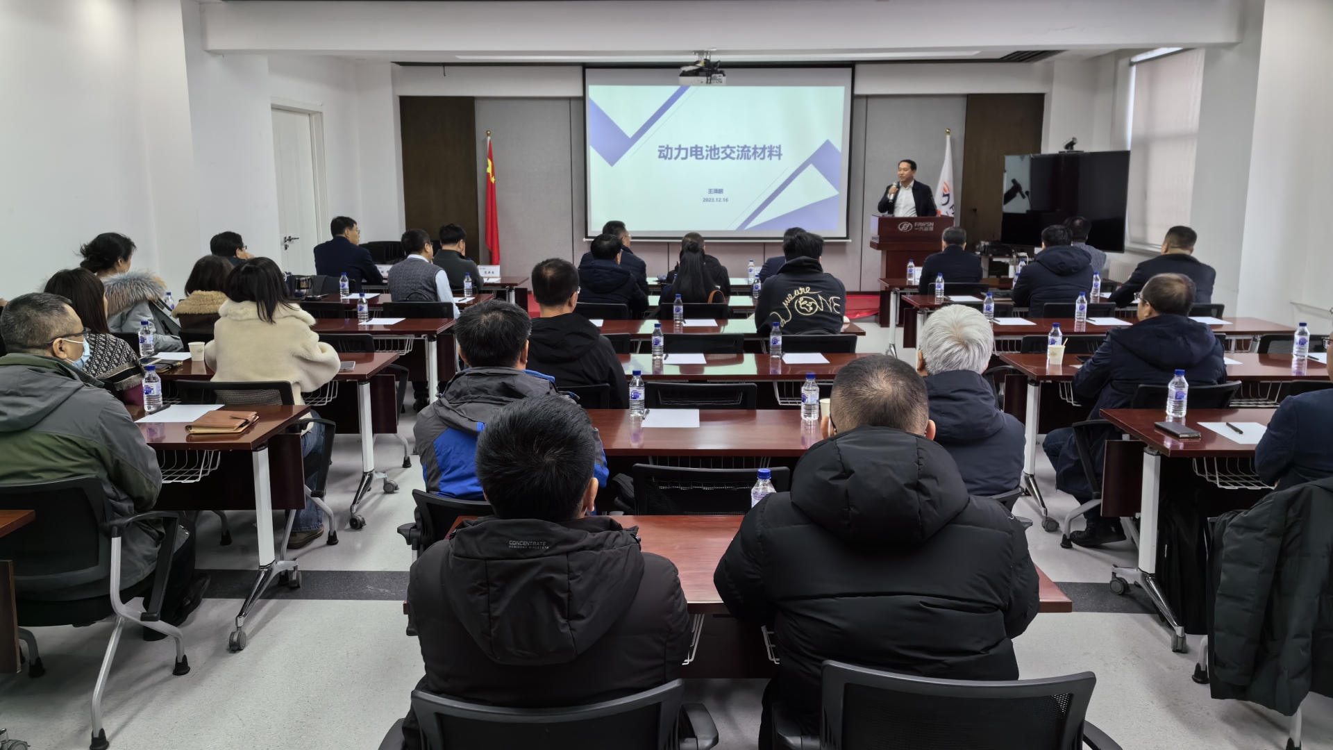 蓝颜
集团开展新能源电池行业及蓝颜生态业务构建培训.jpg